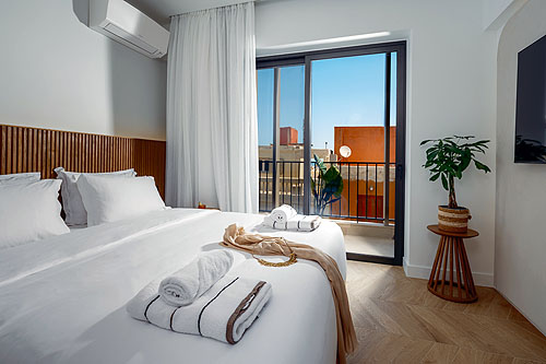 The Deluxe Suite